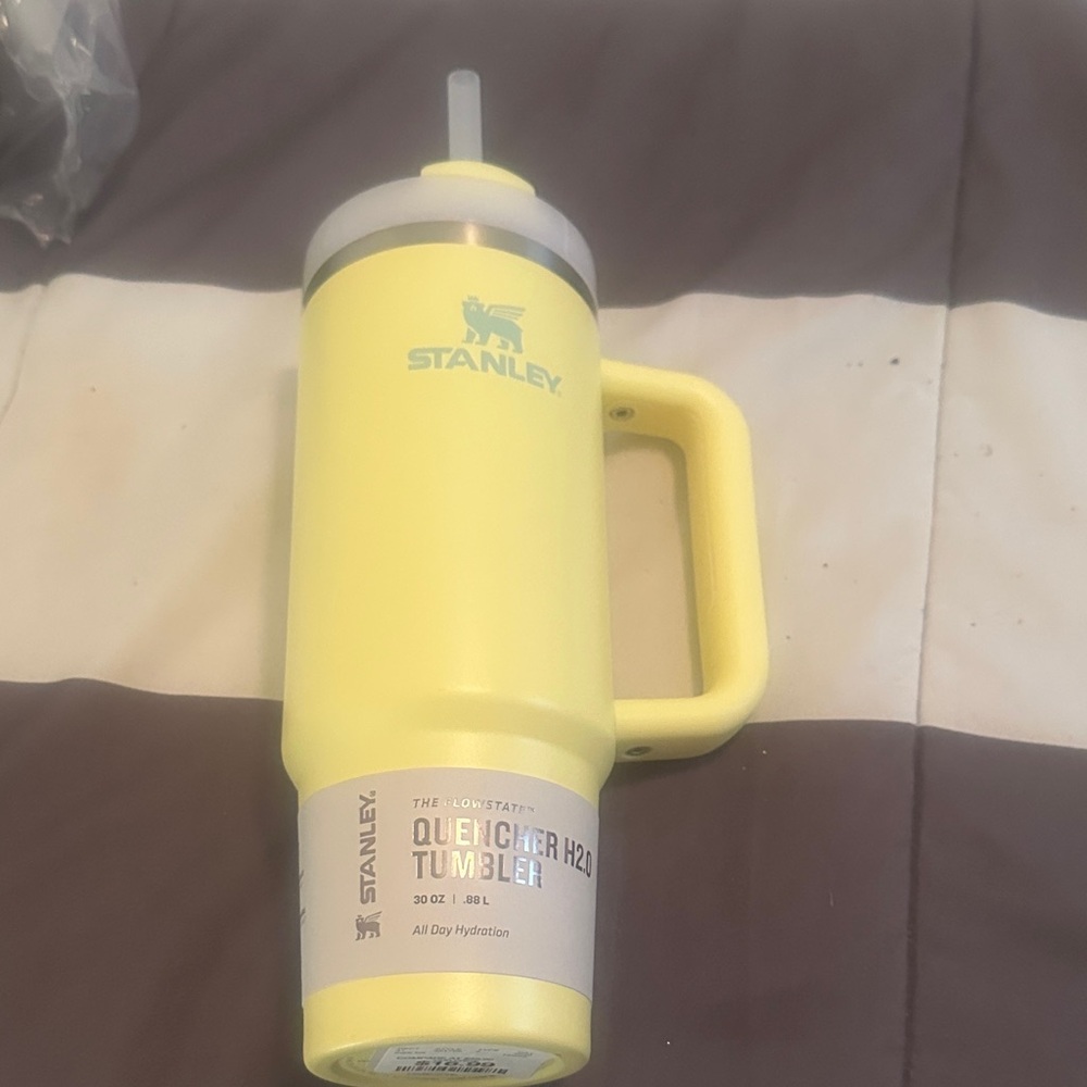 Stanley Lemon Tumbler with Handle